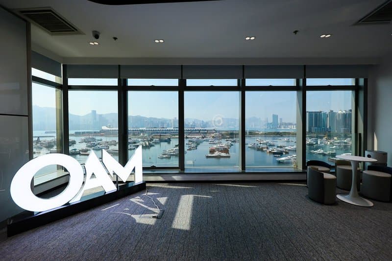 Background always stays in a small room with few OAM Global display lights