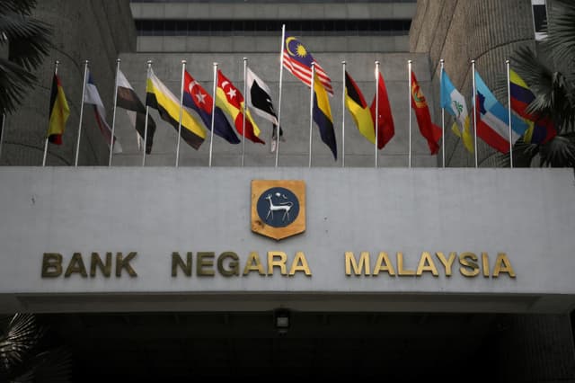 Malaysia Central Bank Advocates FX Inflows to Strengthen Ringgit