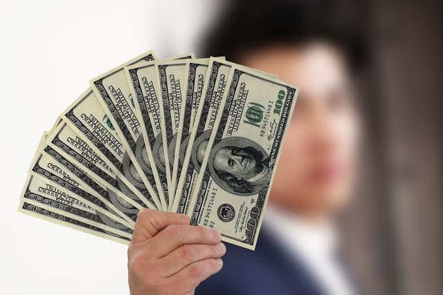 美股指数小幅上涨符合预期，市场押注美联储将在九月降息