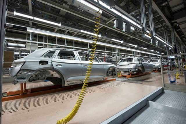 US auto union head faces federal probe for retaliating against other union leaders.