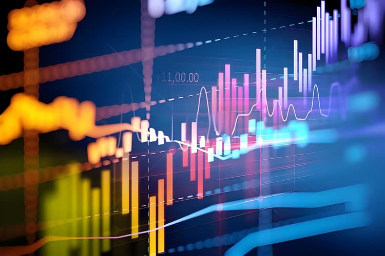The S&P 500 remains flat as attention shifts to economic data and earnings reports.