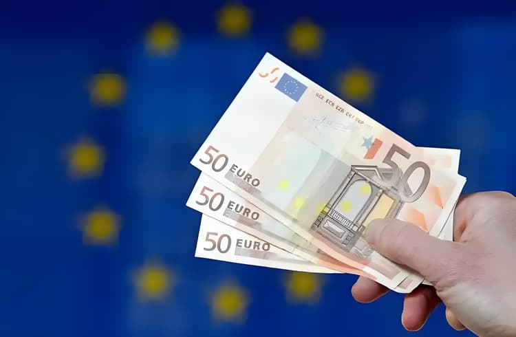 The EU strongly counteracts, causing the US dollar to fluctuate and weaken.
