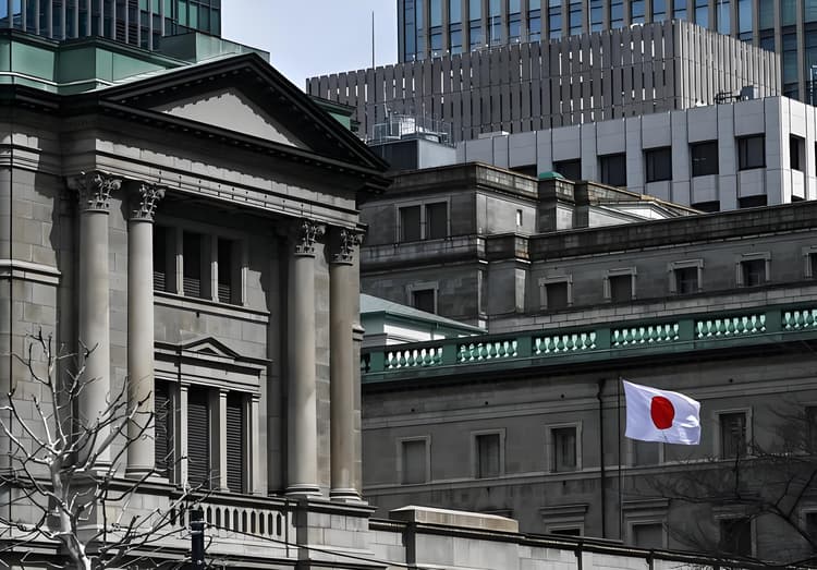 加息与衰退夹击，日本央行面临政策两难，通胀失控风险加剧