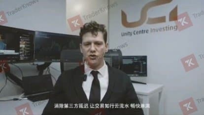 演员盯着一个地方念稿