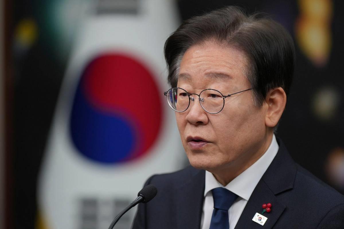 韩国总统李在明警示经济快速复苏或推升物价压力,呼吁以“人民主权日”纪念戒严撤销周年