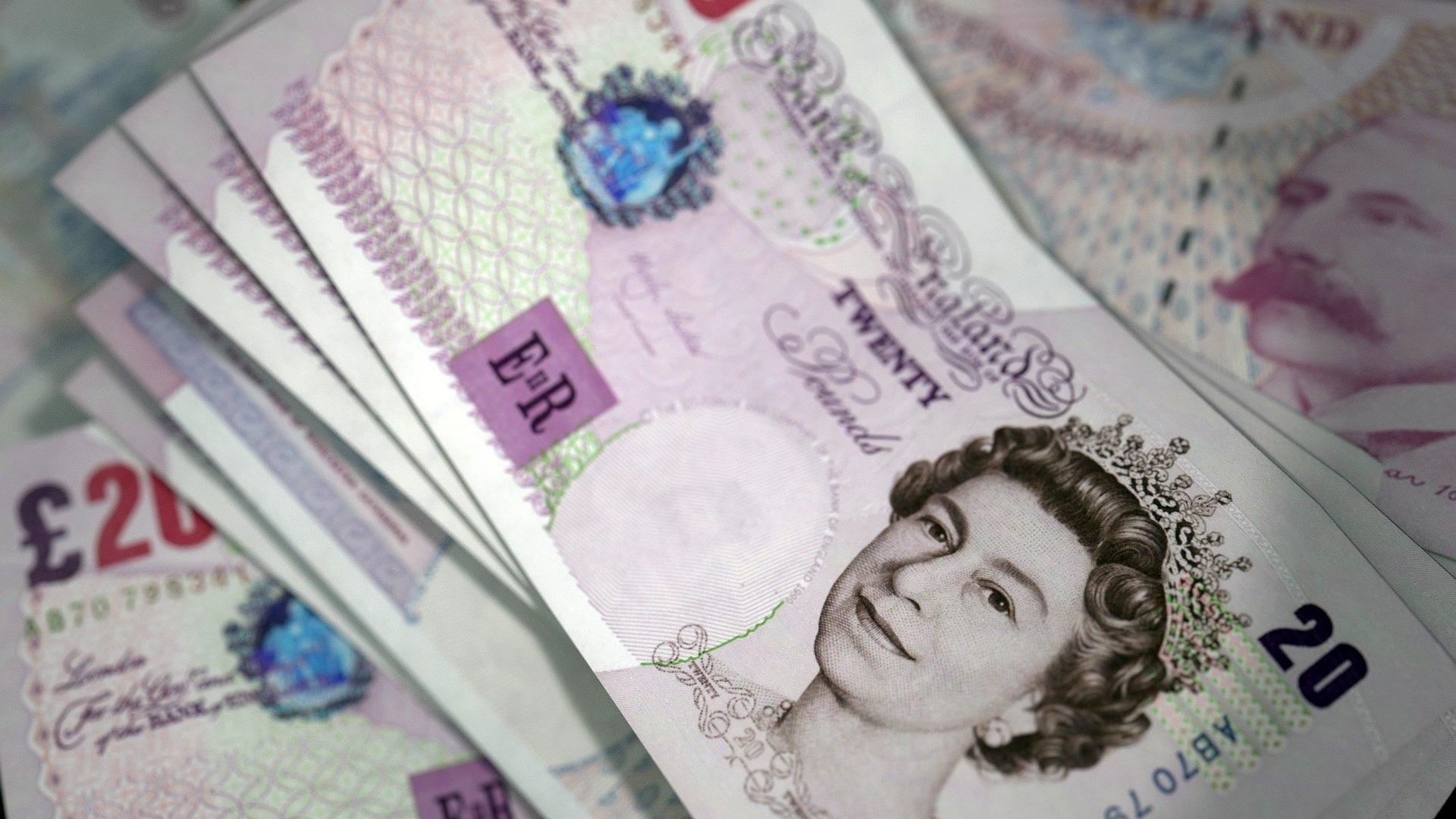 英国企业景气触底、零售通胀走弱与金融系统风险并行累积,英镑承压情绪全面加剧