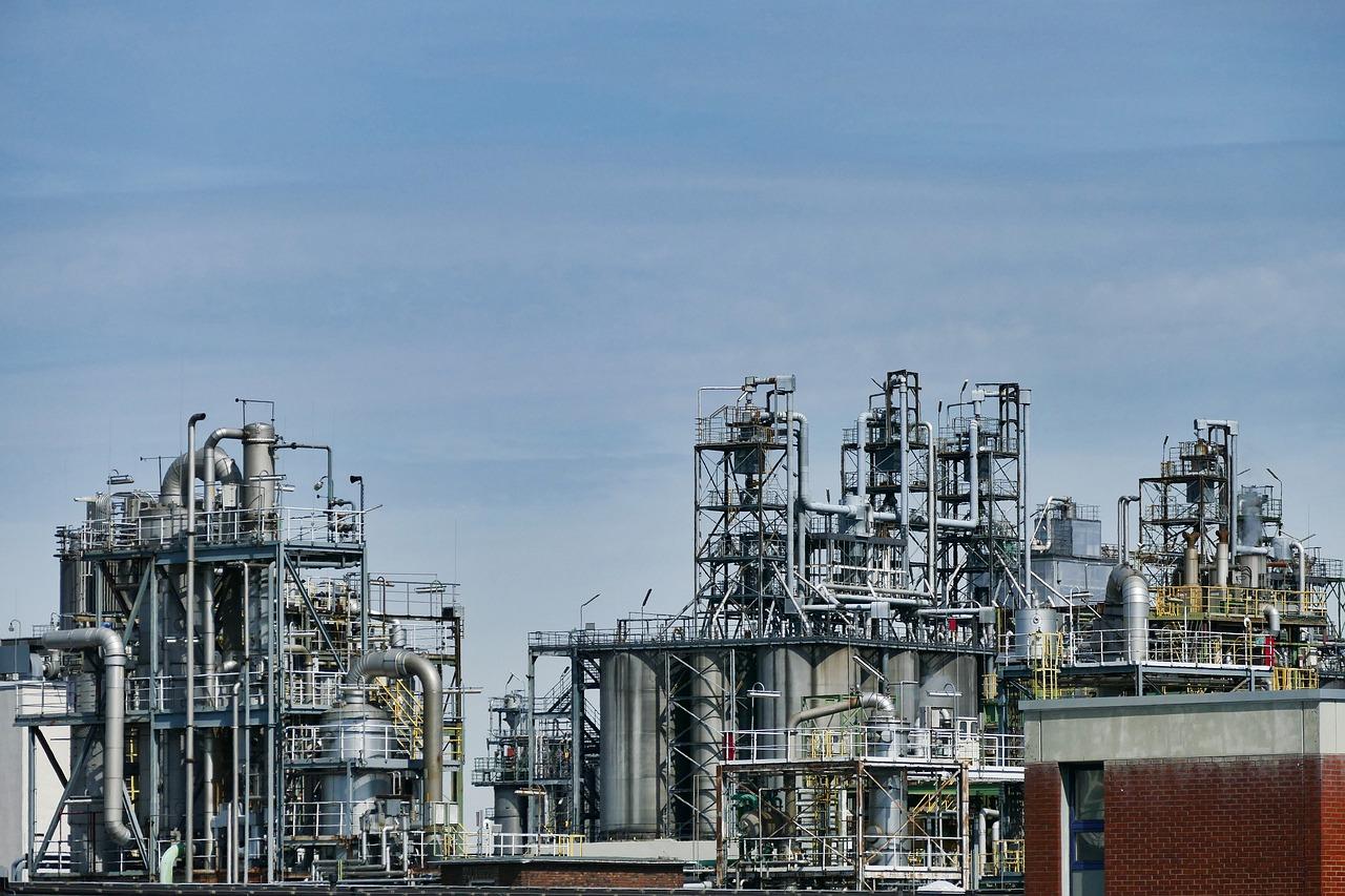 EIA: Oil Supply Surplus to Intensify Over the Next Two Years