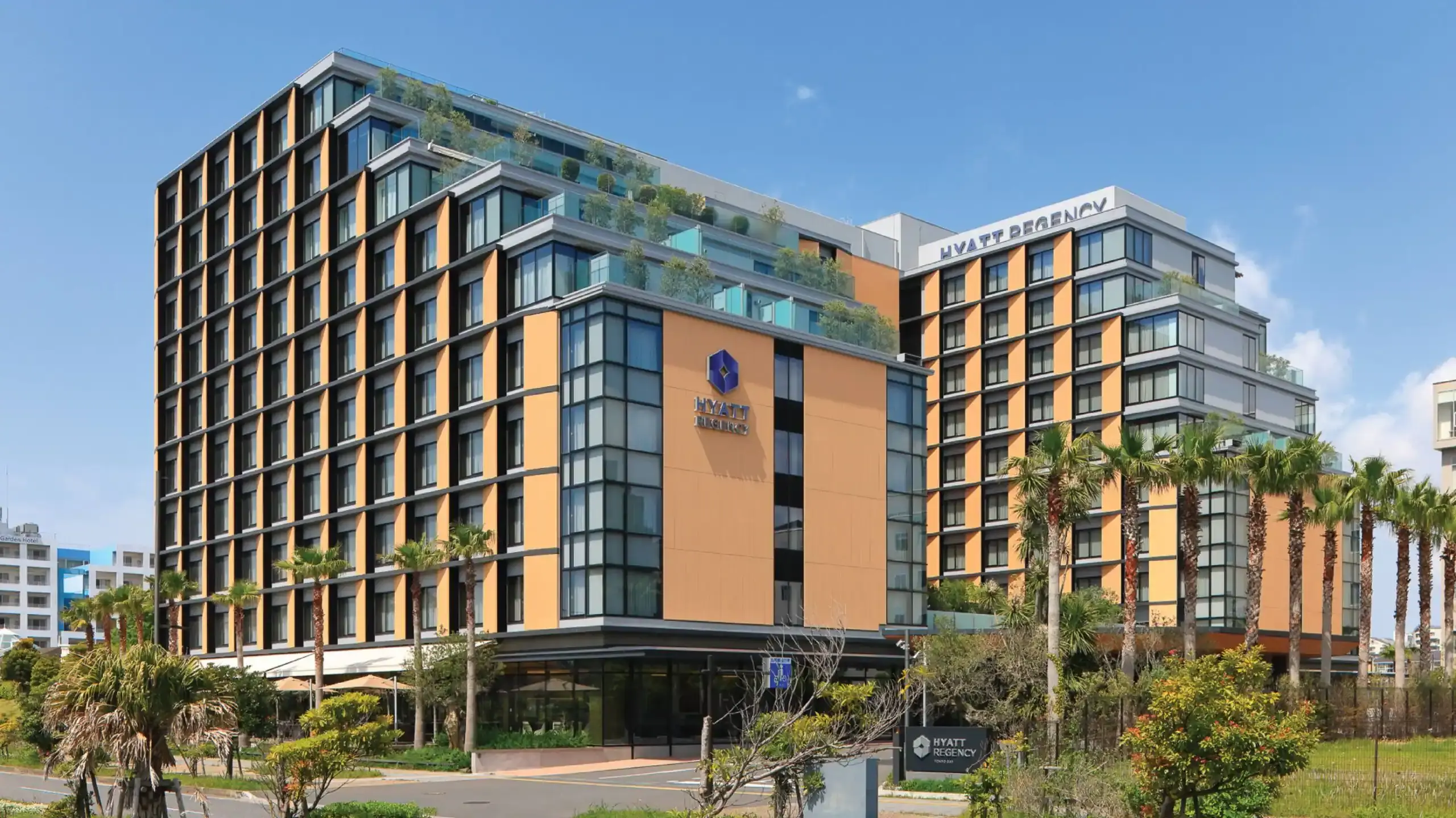 The Grand Hyatt Tokyo has been sold in a major transaction, drawing strong interest in Japan’s hotel