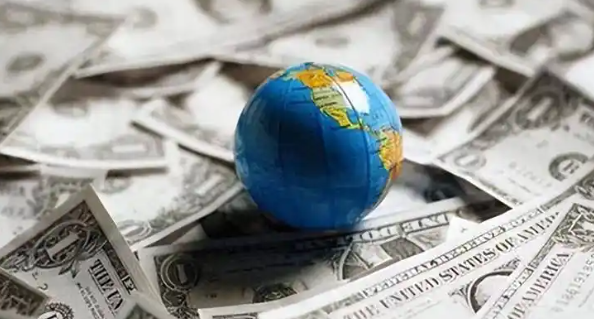 Arbitrage fades as foreign investors cut RMB bonds; widening China-US rate gap may spur volatility.