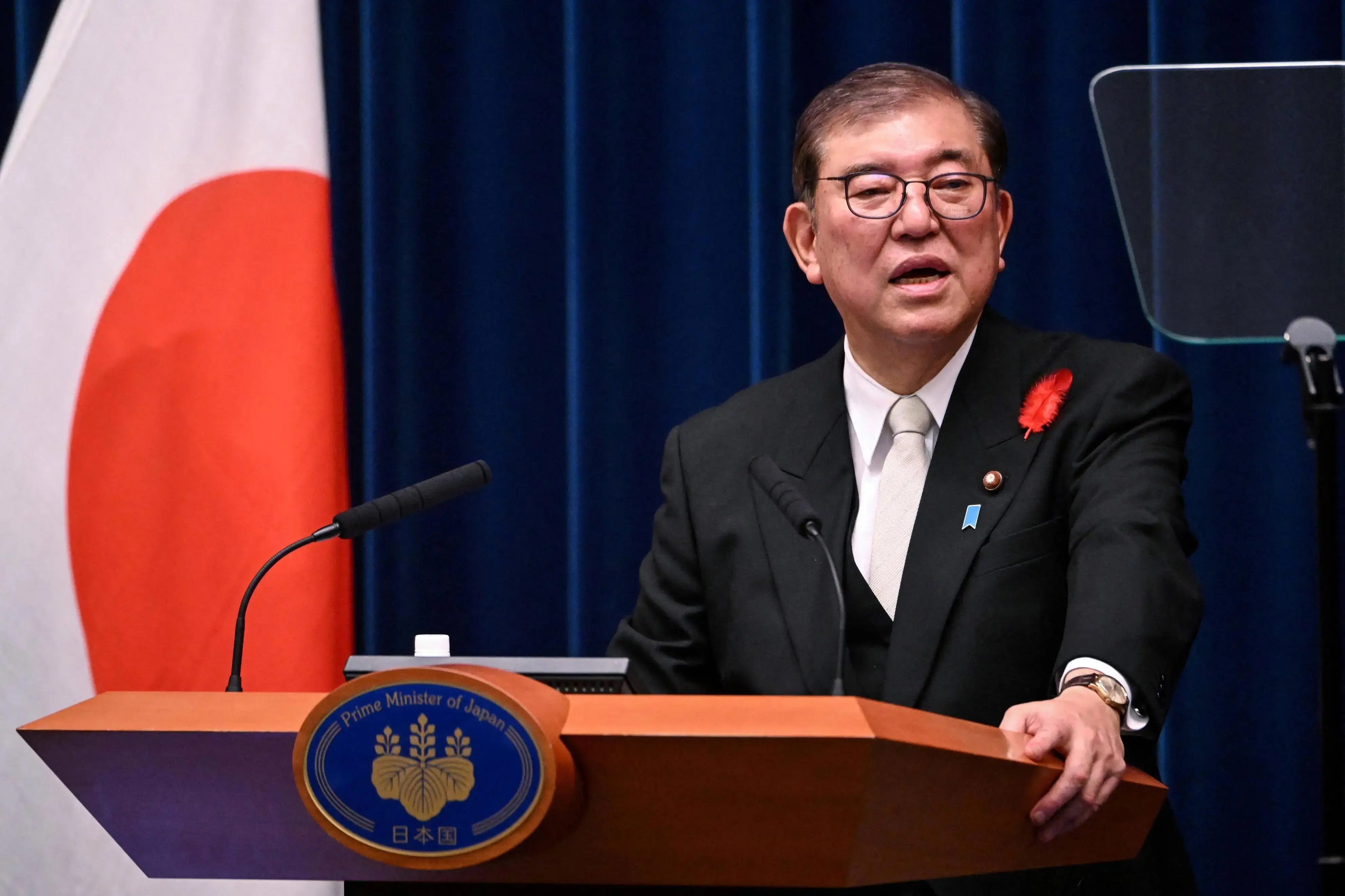 日本执政联盟选举失利引发政局动荡,石破茂誓言留任引市场震荡波