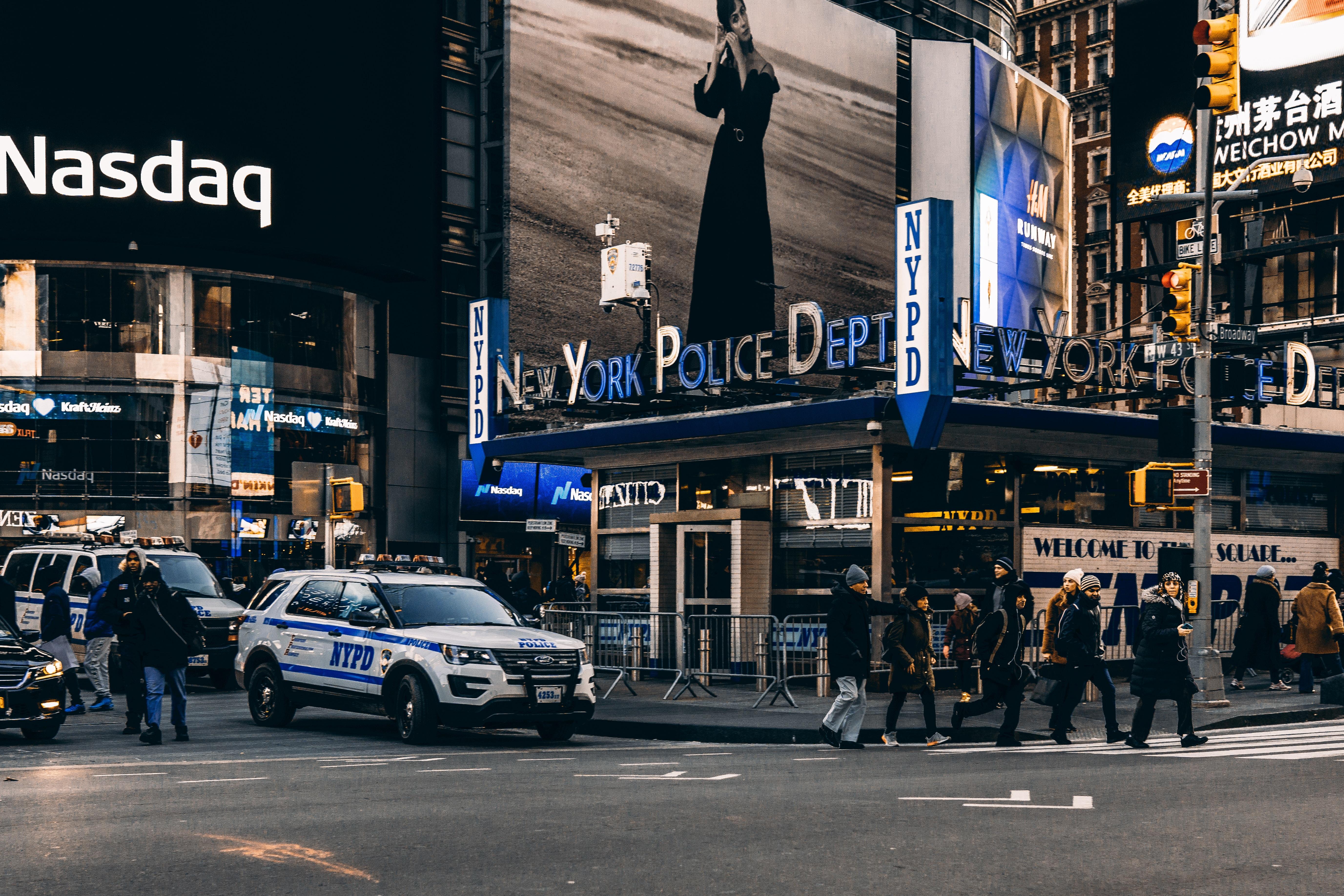 What is OTC trading? Differences from on-exchange trading? How do investors participate?