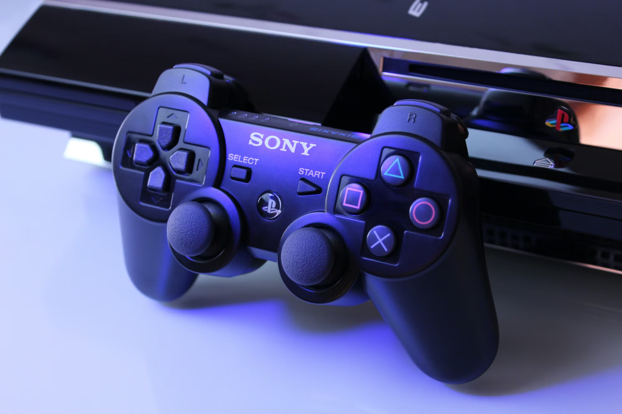 Sony lãi Q3 kỷ lục, nâng dự báo năm và mở rộng mua lại